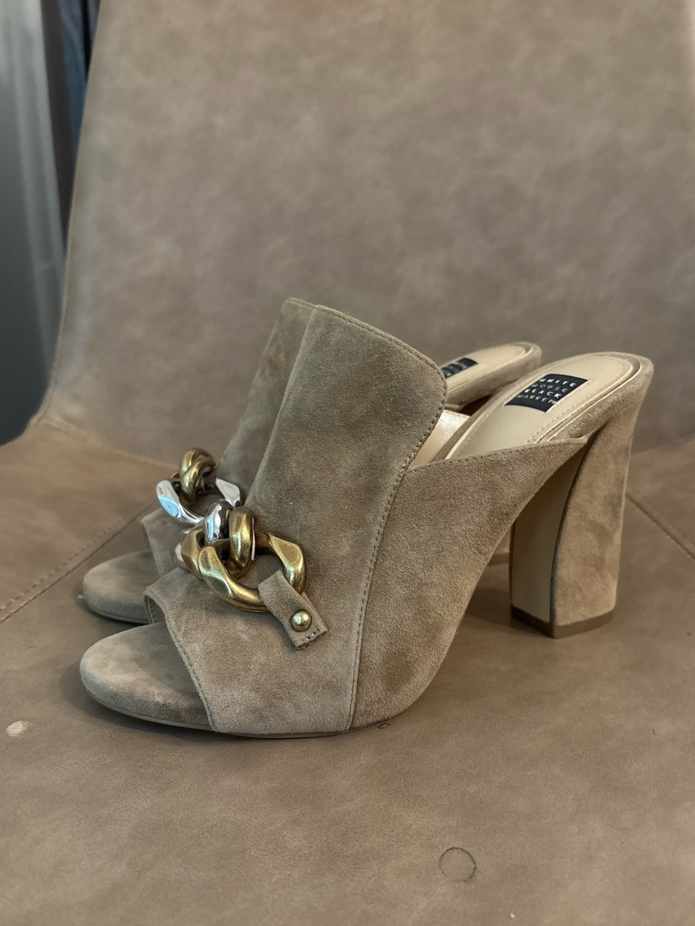 White House black market tan beige chunky suede heel chain buckle size 8